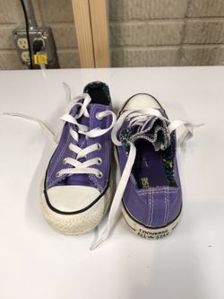 Girls Converse shoe