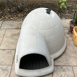 Indigo brand dog house.