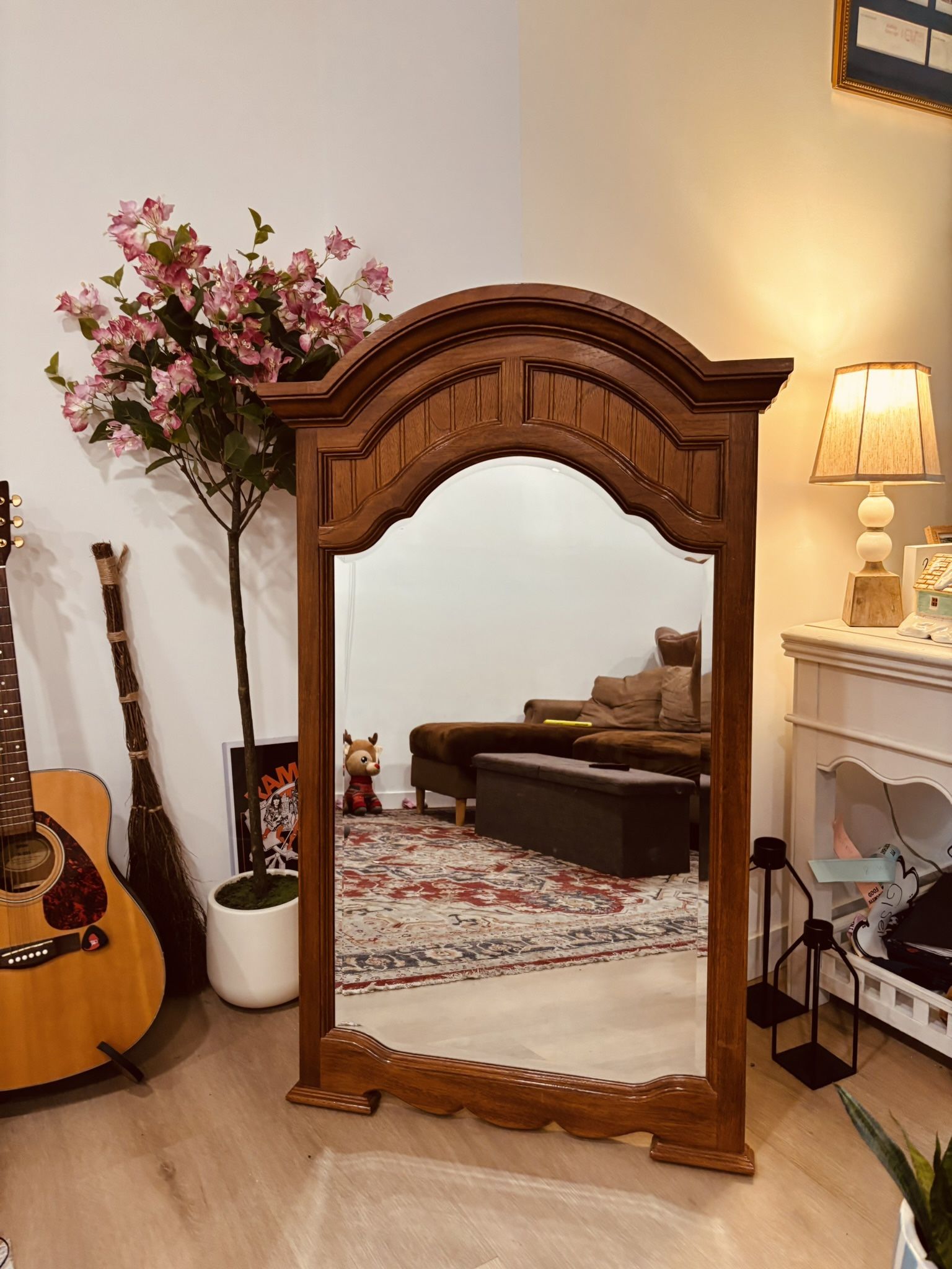 Beautiful wooden vintage mirror Thomasville, good condition good for everywhere 52x32