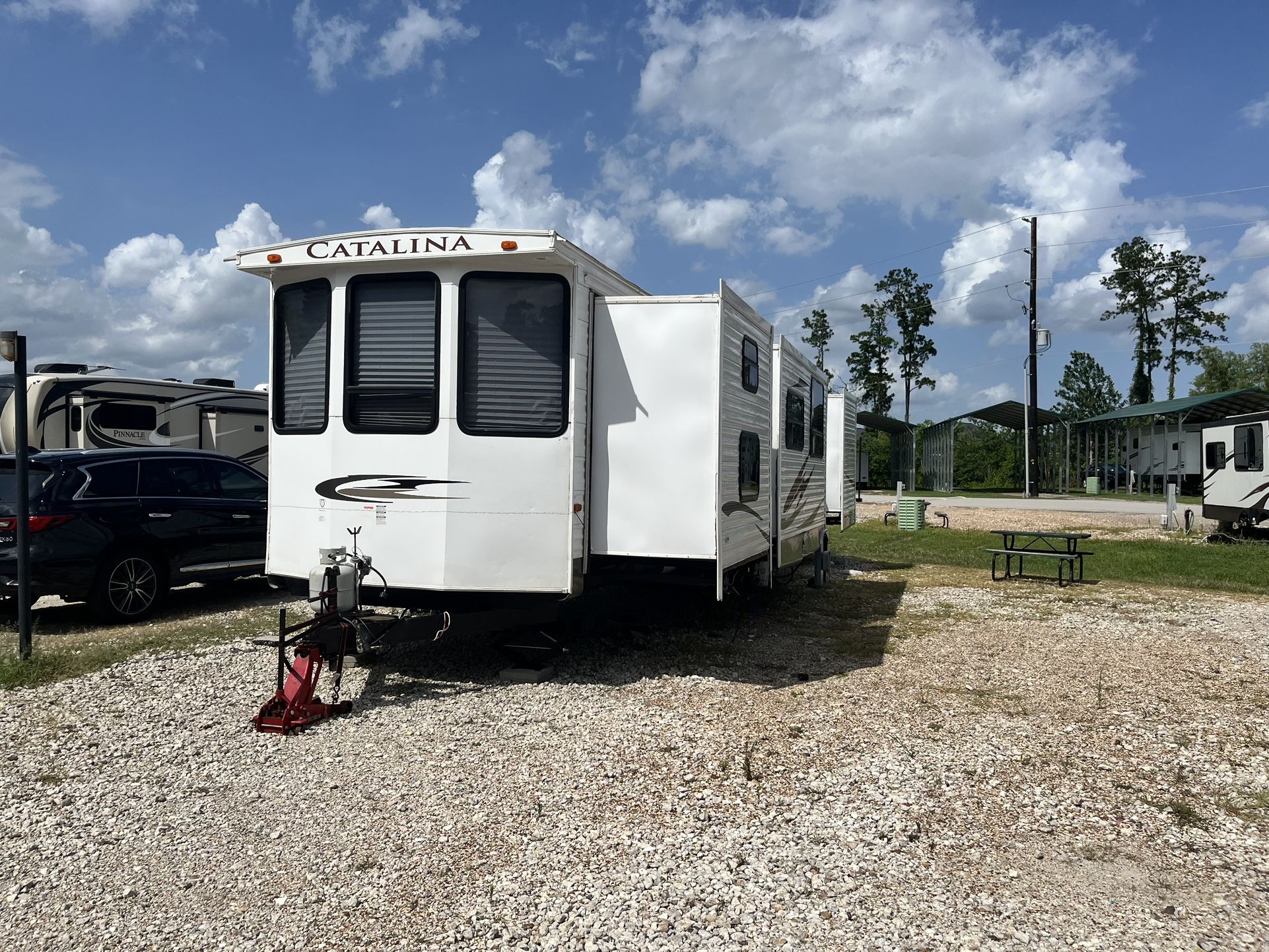 2011 Coachman Forrest river catallina