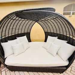 Pool Day Bed with Cover