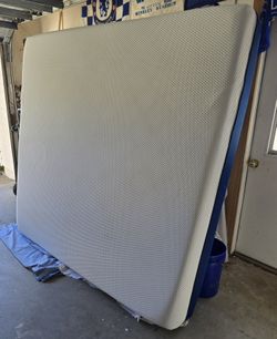 KING MEMORY FOAM MATTRESS  (Very Clean