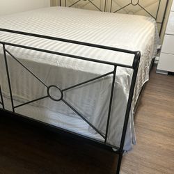 High Quality Queen Size Iron Bed Frame