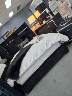 ✨️4pc Queen, King Bedrooms ✨️ Furniture Sectionals, Dining Avail