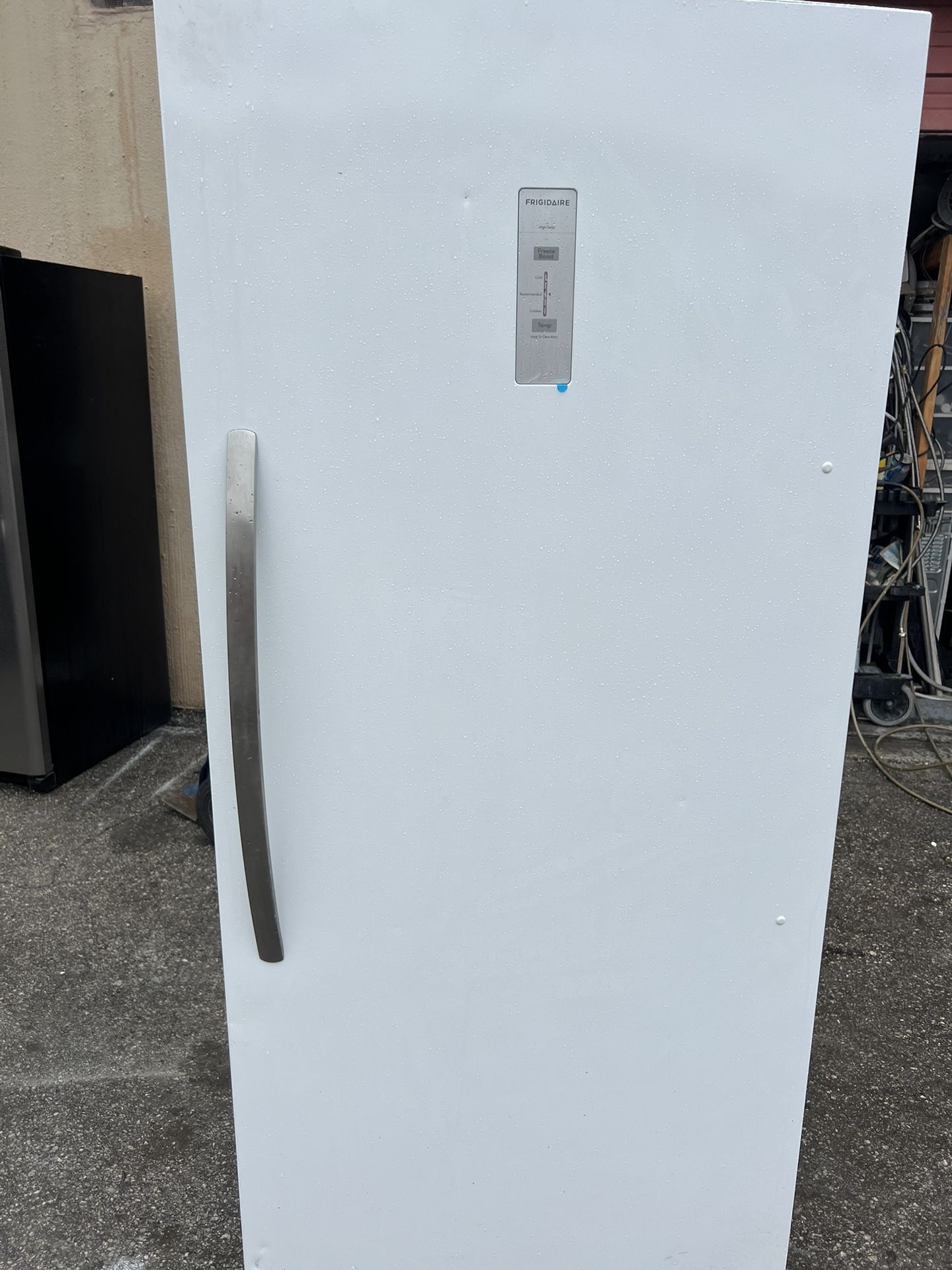 20 cu ft LIKE NEW FRIGIDAIRE STAND UP FREEZER NOT ISSUE WORKING PERFECTLY