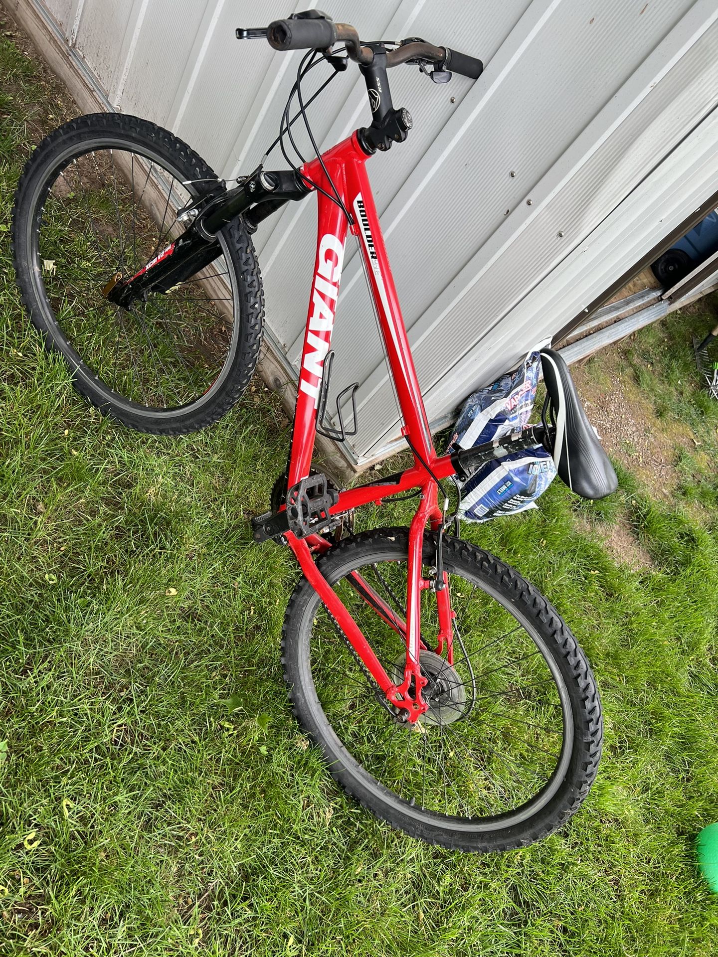 Giant Boulder Mountain Bike 24” Wheels