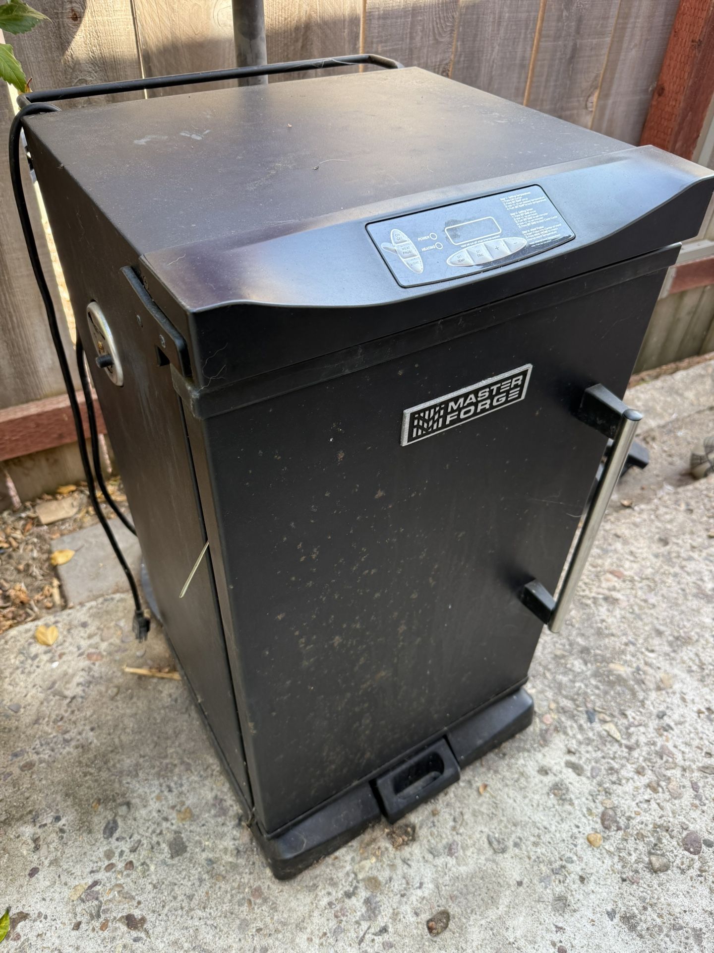 Electric Smoker - MASTERFORGE
