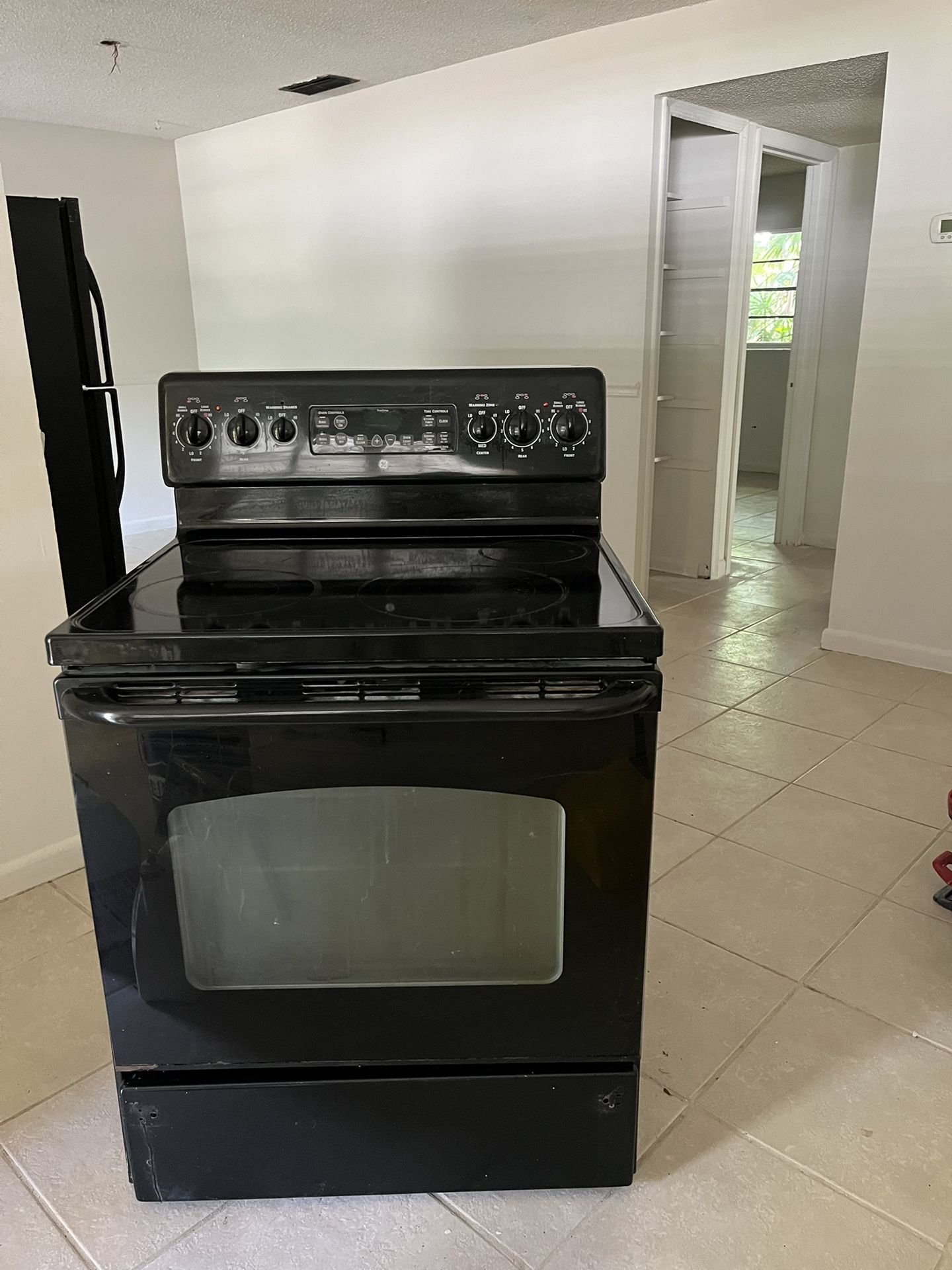 CLEAN GE STOVE FOR SALE $90