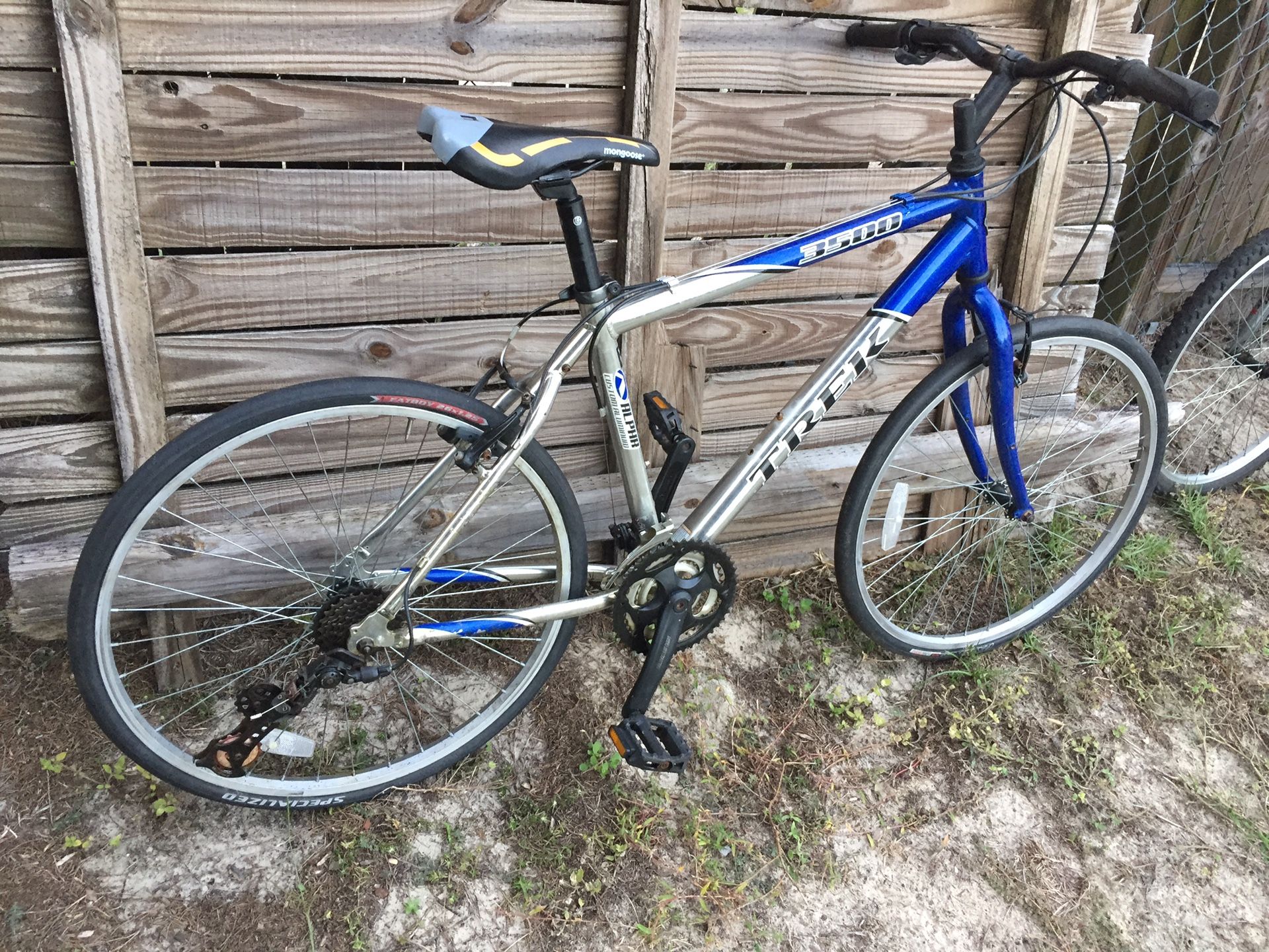 TREK 3500, Alpha Aluminum Frame Mountain Bike, Needs a Chain.