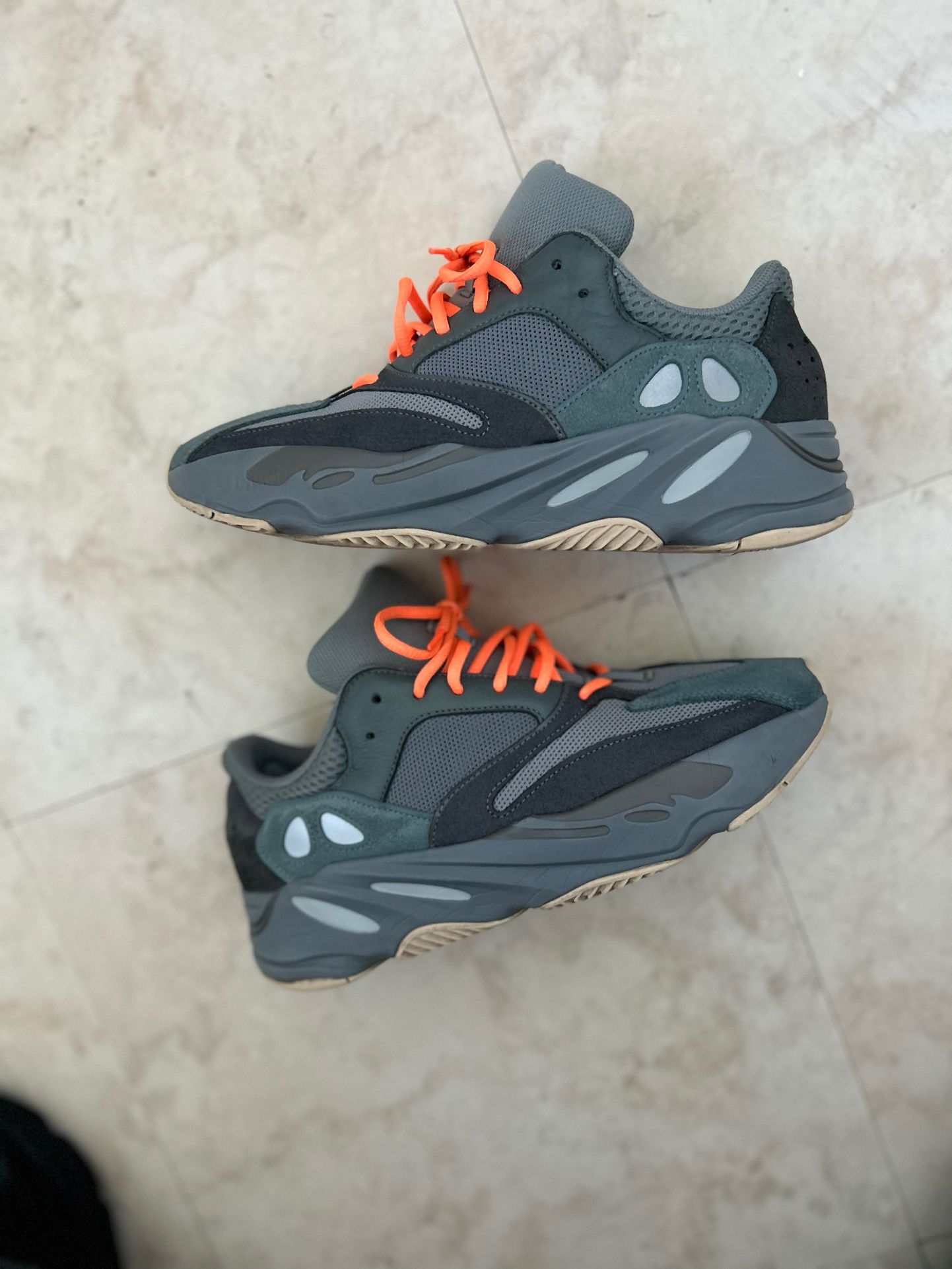 Yeezy 700 Teal Blue size (10.5)
