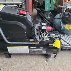 HUSKY 8 GAL AIR COMPRESSOR