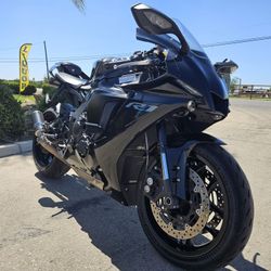 2023 YAMAHA R1  CLEAN! PLEASE READ THE AD 🙏🏽