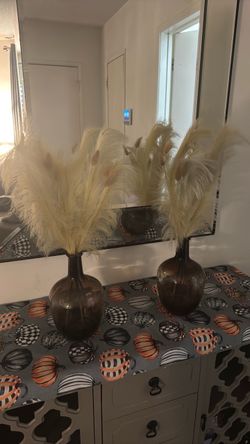 set of 2 decorative brown/amber glass with dried pampas grass and bunny tail grass arrangements