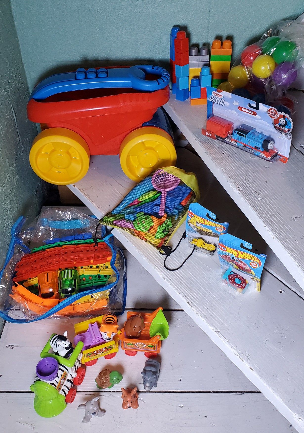 Huge toy bundle Thomas & Friends Hot Wheels Little People Animal Train Dinosaur cars Mega Blocks Rollover wagon Light up car track