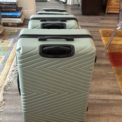 Nesting Hard shell Suit Cases, 4 Sizes One Fits Under Seat, One Overhead And Tw To Check 