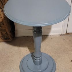 Lakeside Collection Round Table