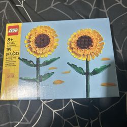 LEGO Sunflowers (40524) building kit. 