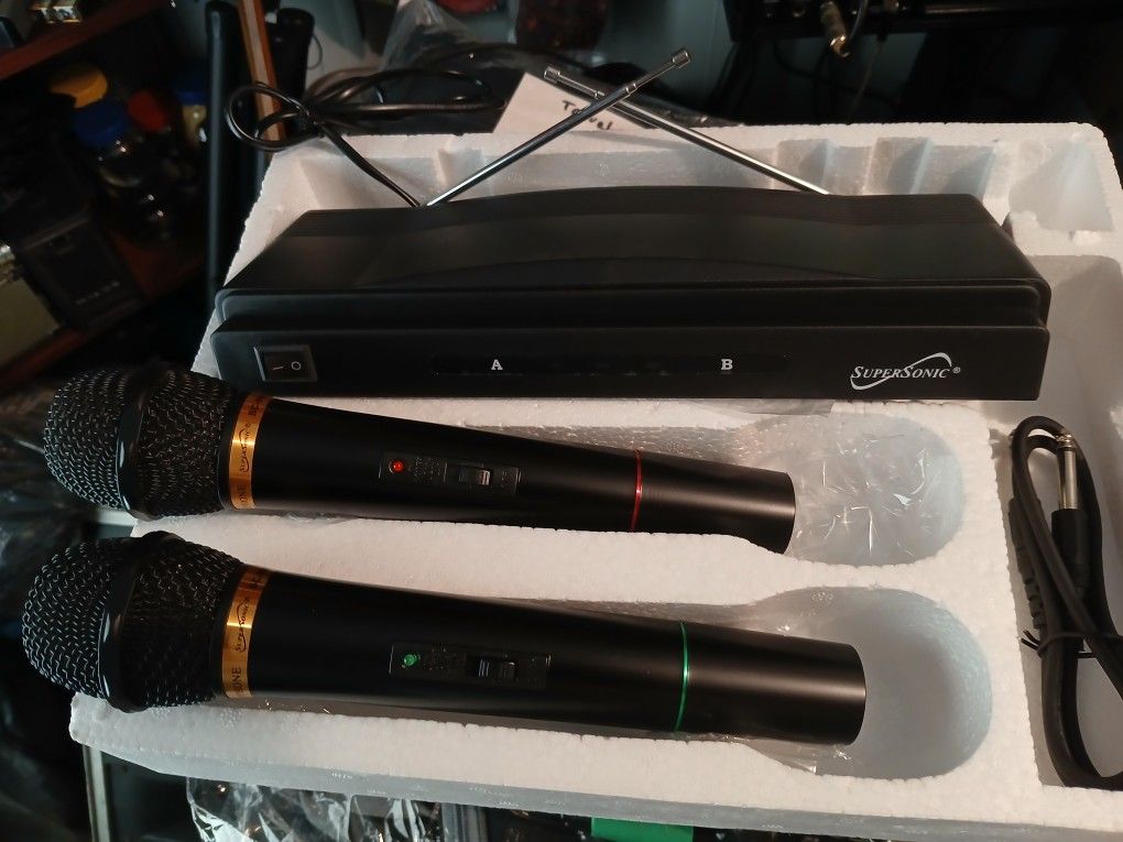 Brand New Dual Wireless Mic System.