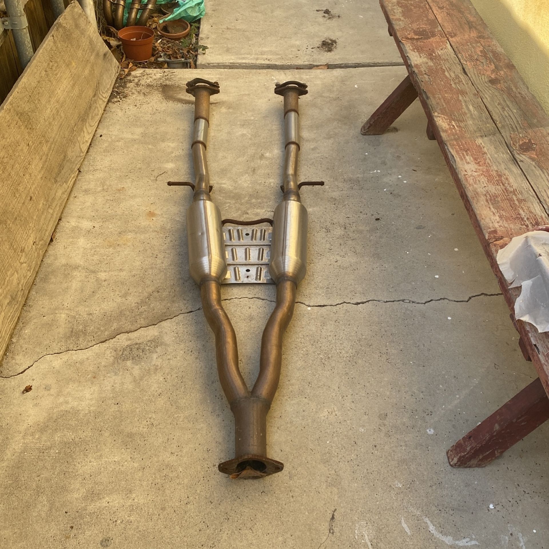 Infiniti 37 Exhaust Resonator Mid Pipe 