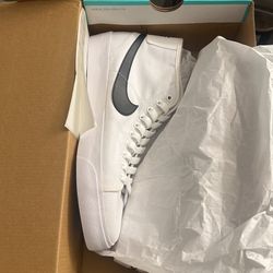 Mens Nike SB Blzr Court Mid Size 8.5 New 
