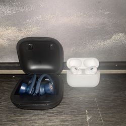 Powerbeats- Blue/ Apple air pod pro