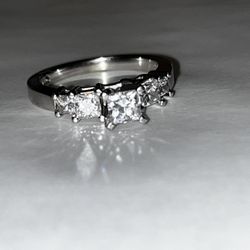 Women’s Diamond Engagement Ring