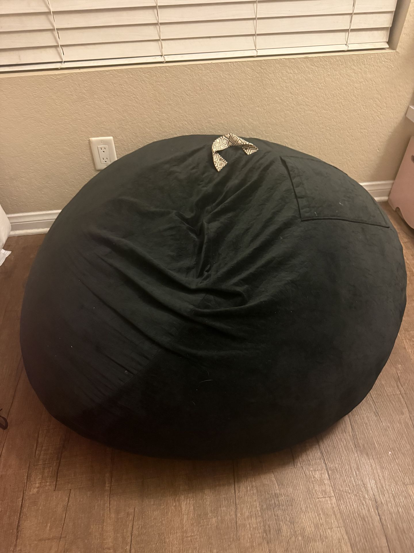Bean bag in good condition just used as decor