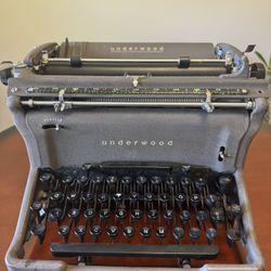 Underwood Vintage Manual Typewriter 