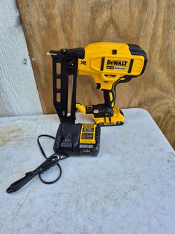 DEWALT
20V MAX Lithium-Ion Cordless XR 16-Gauge Finish Nailer with 20V Maximum 2.0Ah Compact Lithium-Ion Battery