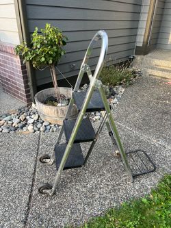 3-Step Folding Step Stool with Handle