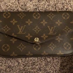 New purse Valentine’s Day gift