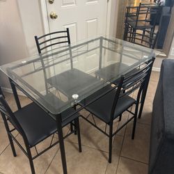 Very Nice Kitchen Table And Chairs