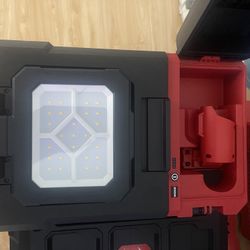 Milwaukee Pack out Light 