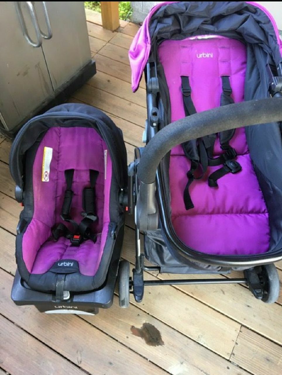 LIKE NEW URBINI STROLLER AND CARSEAT(PURPLE AND BLACK)
