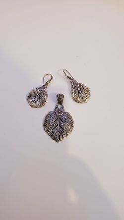 Sarda Earrings And Pendant 