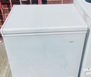 5 ft.³ chest freezer working