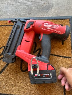 Milwaukee m18 fuel 18GA Brad nailer like new
