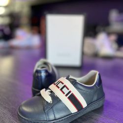 Gucci Sneakers 10c