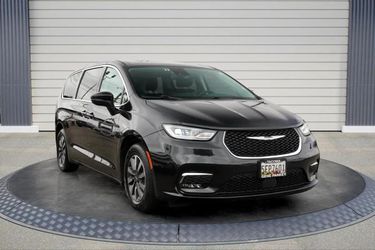 2023 Chrysler Pacifica Hybrid