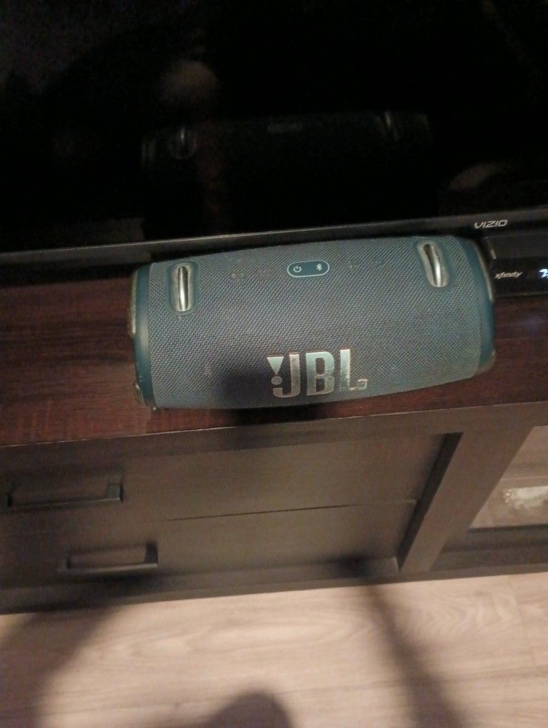 JBL EXTREME 3 BLUETOOTH SPEAKER SOUNDS AMAZING DEEP CLEAR BASS