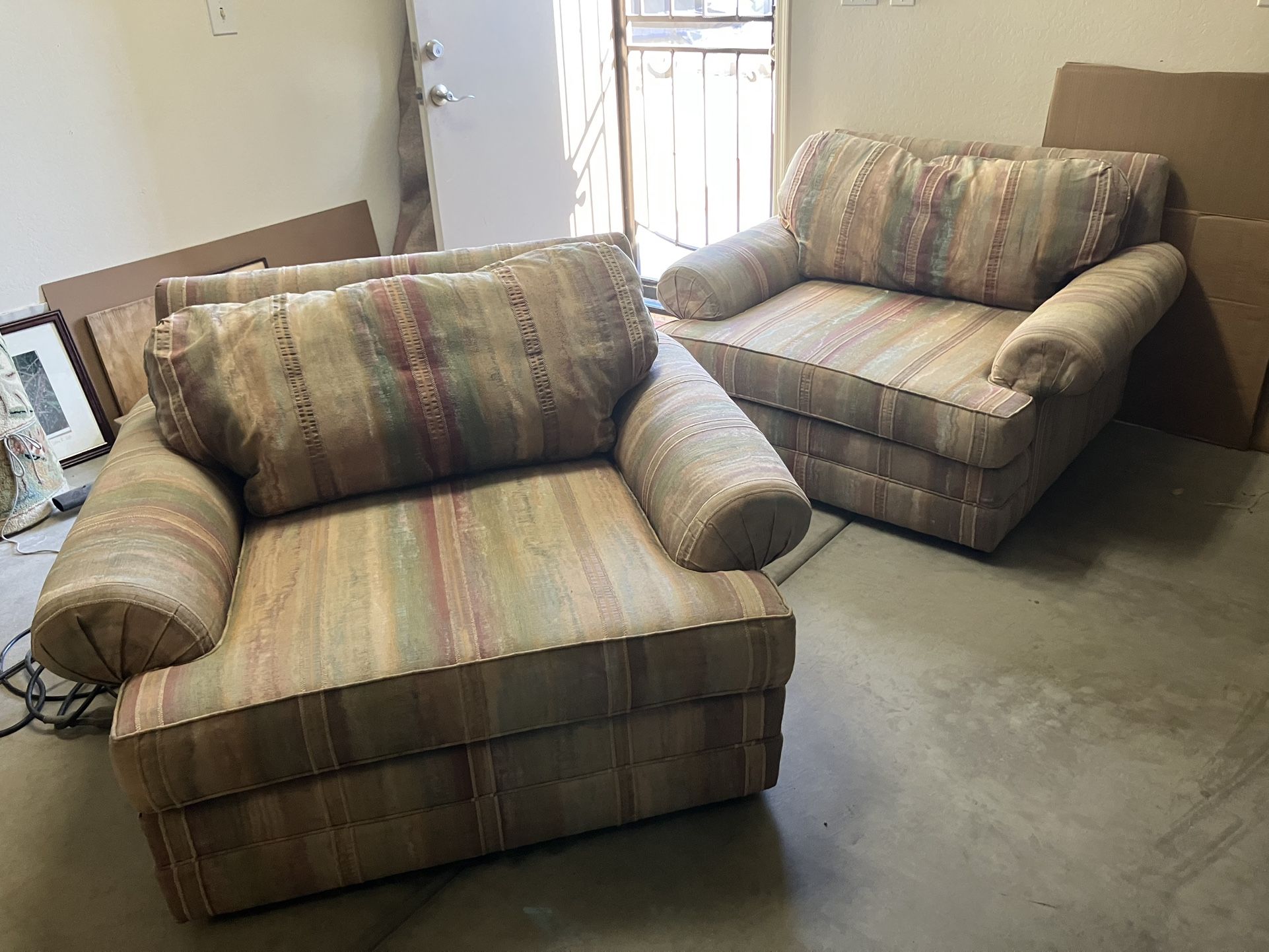 2 Retro Style Arm Chairs With Ottoman