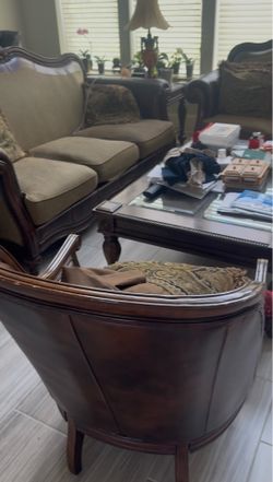 Mesa ,sillas, china cabinet ,console , sofa love seat