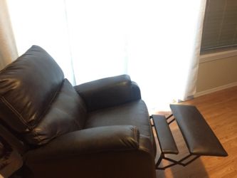Very good condition manual recliner