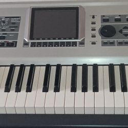 Roland Fantom-X8 