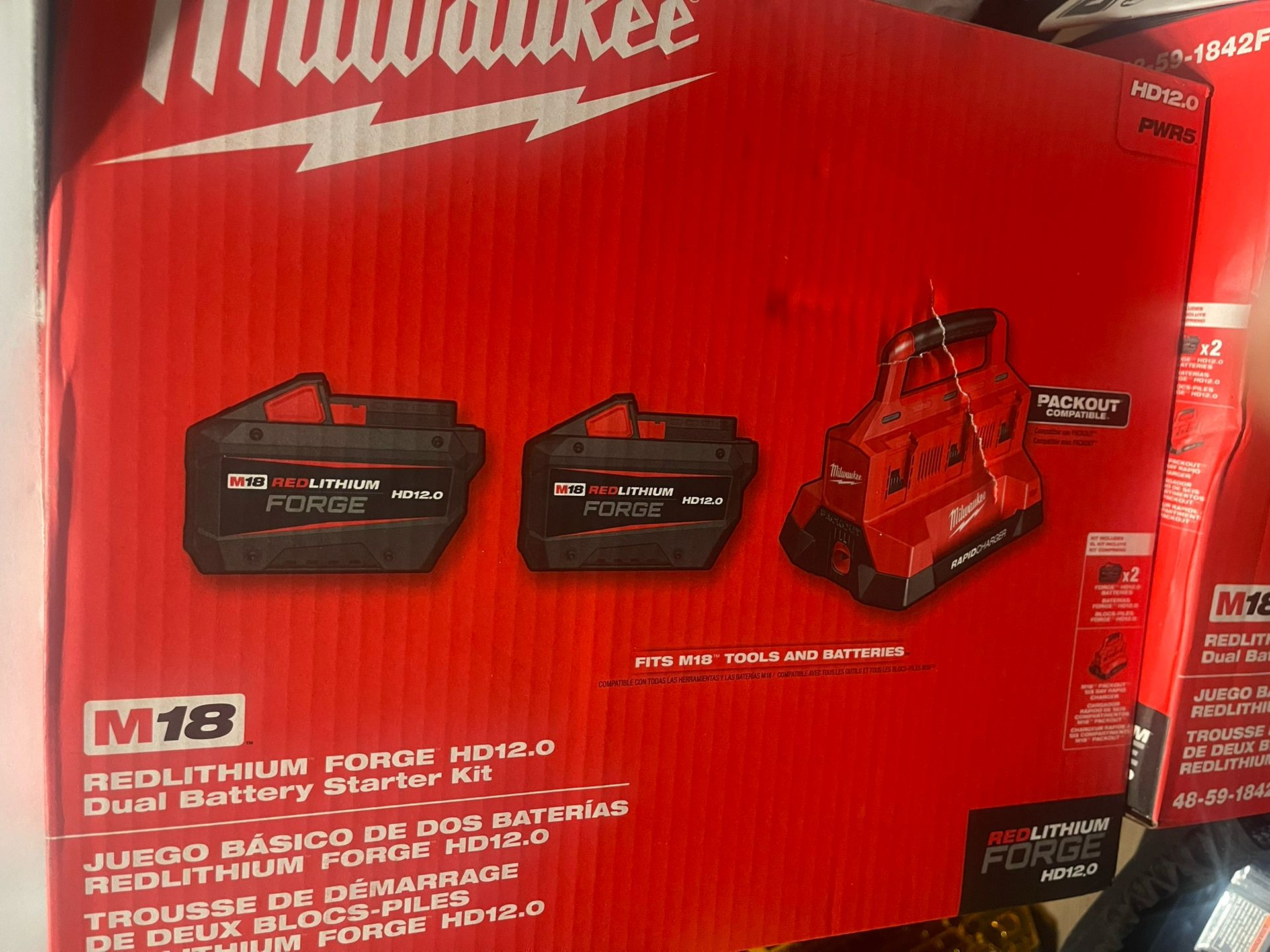 Cargador De Carga Rápido Y Dos Pilas Forge HD12.0 Milwaukee Packout 