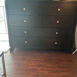 8 Big Drawer Dresser With Crystal Decorative Knobs 
