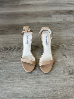 Nude Steve Madden Heels (Size 7)