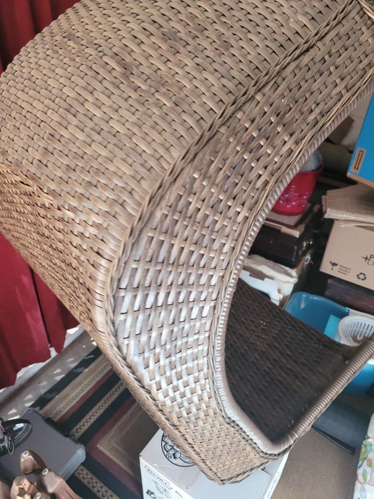 Hanging Egg Chair with Hanging Hardware Pier One Great Condition! for