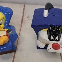 Tweety Bird And Sylvester Salt And Pepper Shakers 