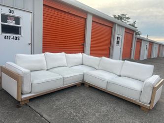 Gilman Creek Sectional Couch🚨FREE DELIVERY🚨